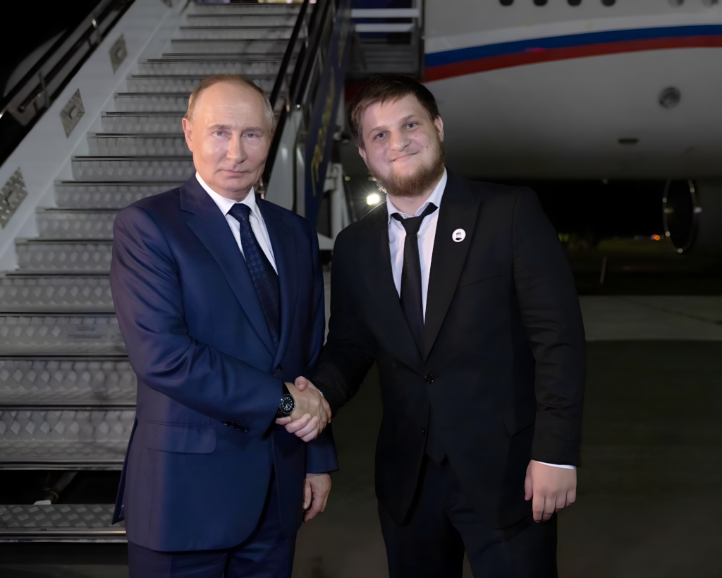 Putin Kadırovun oğlunu təltif etdi