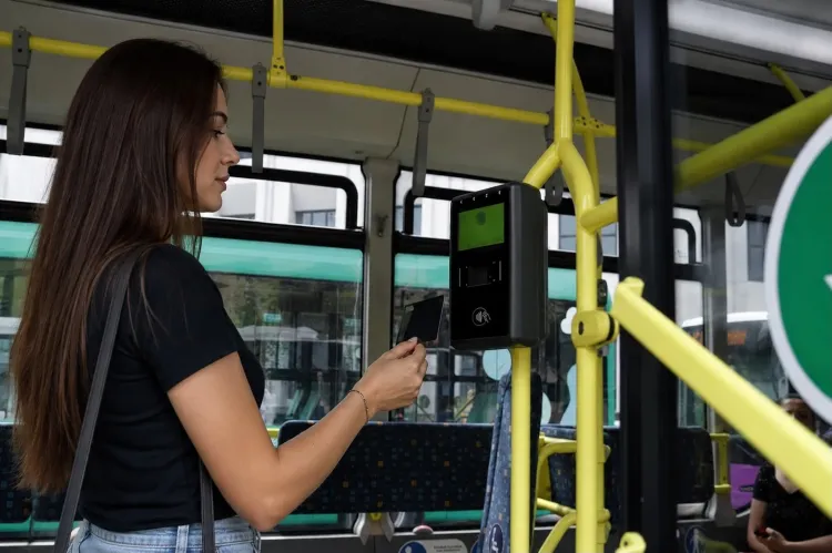 Ekspres avtobuslarda yenilik - ikinci validator quraşdırıldı