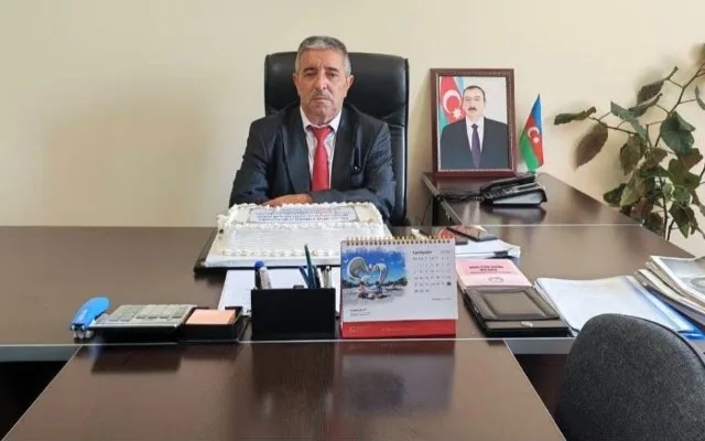 İdarə rəisi təqaüdə göndərildi