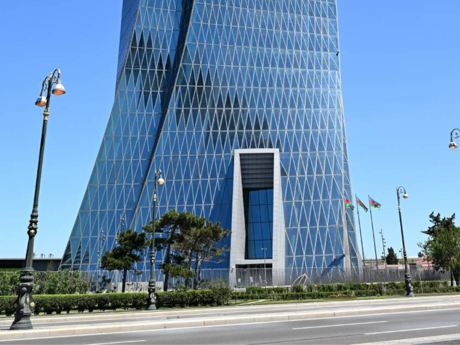 Mərkəzi Bankın valyuta ehtiyatları 15 milyard dolları ötüb