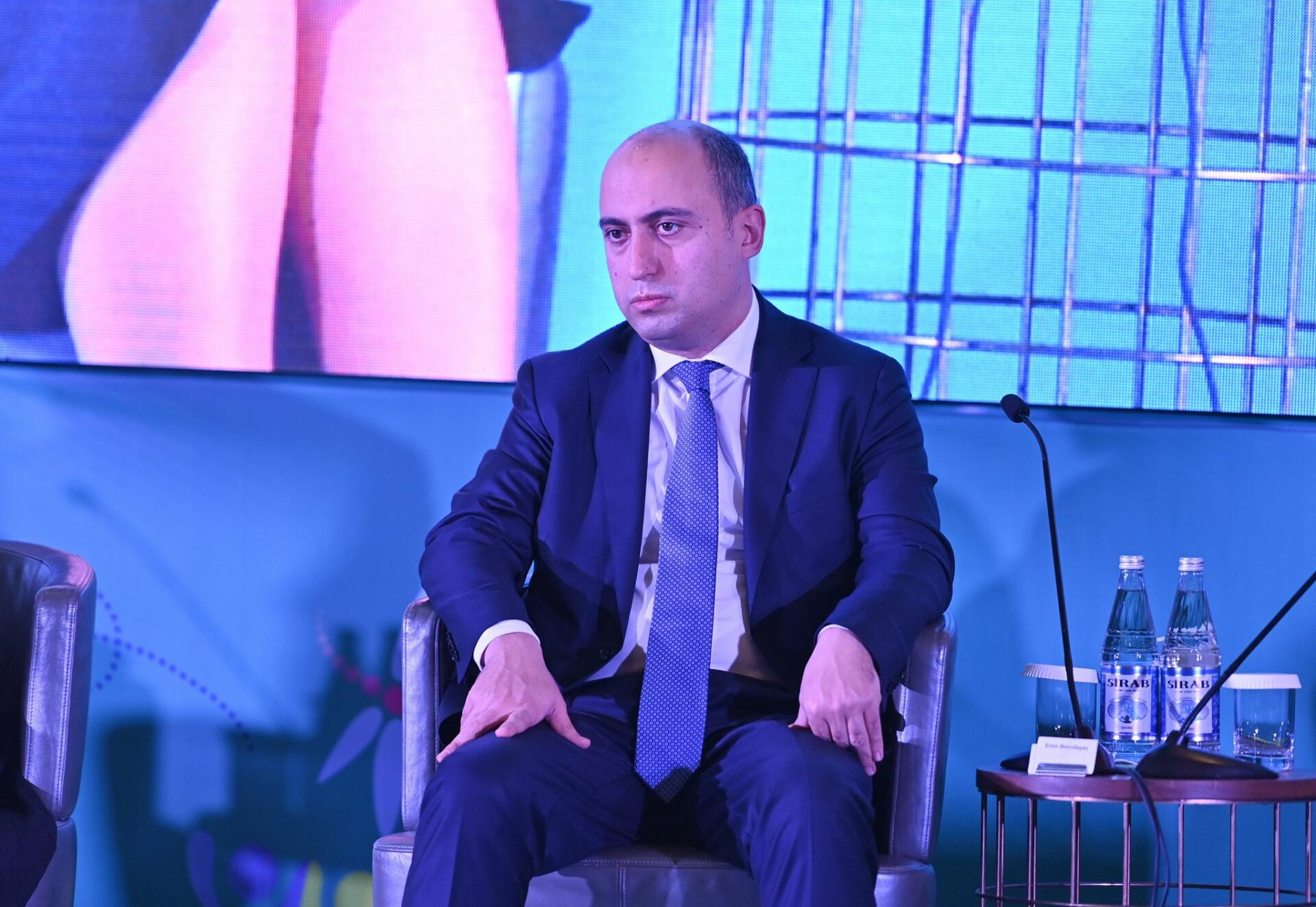 Dərsliklər üzərində işləyirik - Nazir