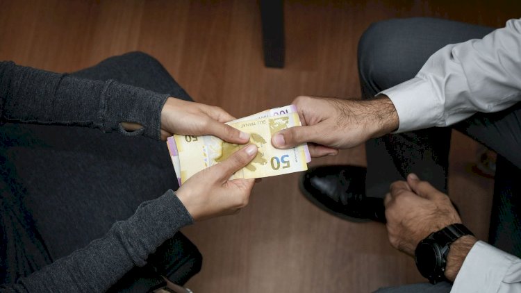 &ldquo;Arvadını işə düzəldəcəyəm&rdquo; deyib 24 min manat aldı