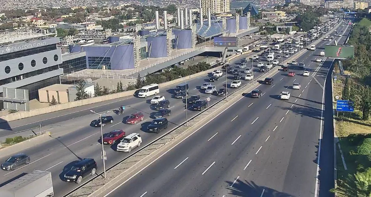 Bakıda nəqliyyat sıxlığı artır - 6 yolda tıxac var