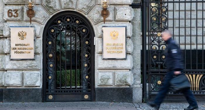 Almaniya rusiyalı diplomatları ölkədən çıxarır