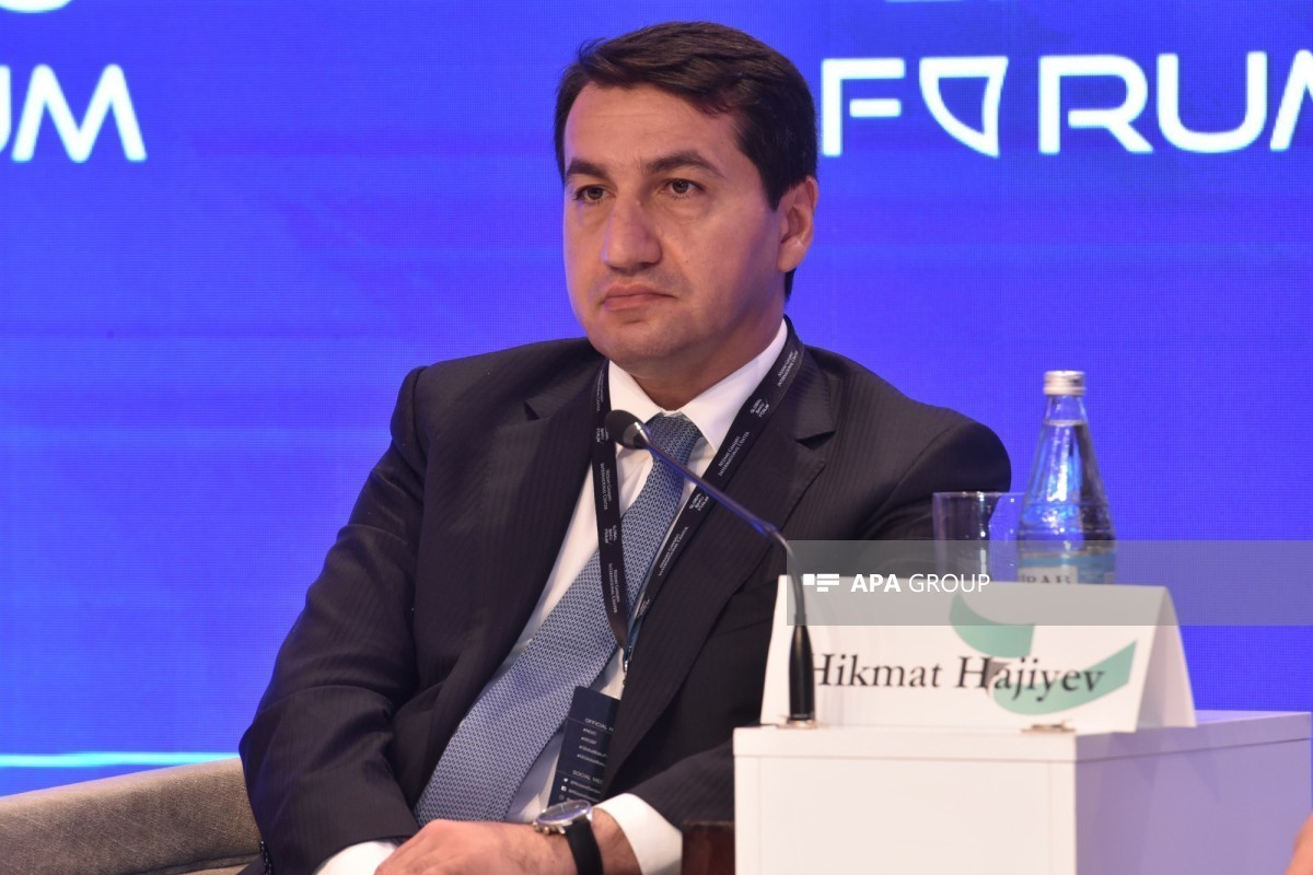Hikmət Hacıyev Ərəb Media Forumunda Qarabağda və digər bölgələrdə Qafqaz Albaniyasının zəngin xristian irsi barədə danışıb