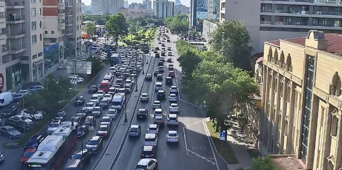 Bakıda bəzi yollarda sıxlıq yaranıb - SİYAHI