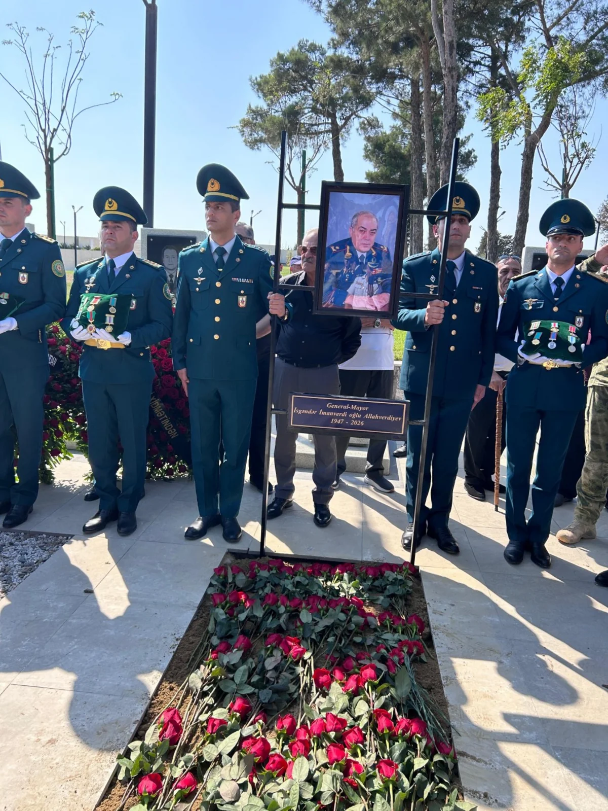General ikinci Fəxri xiyabanda dəfn olundu - GÖRÜNTÜ