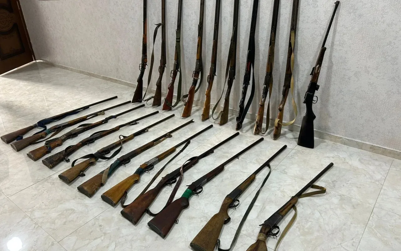 Qanunsuz silah dəstəsi üzə çıxdı: 16 tüfəng tapıldı