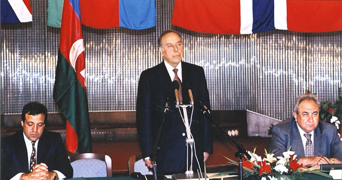 "Əsrin müqaviləsi"nin 32 yaşı oldu