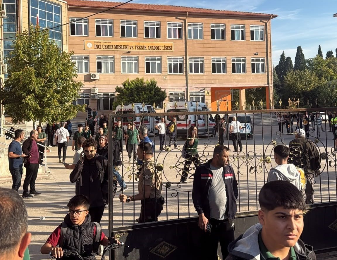 Türkiyədə liseyə hücum: 5 şagird yaralanıb,1 nəfər ölüb