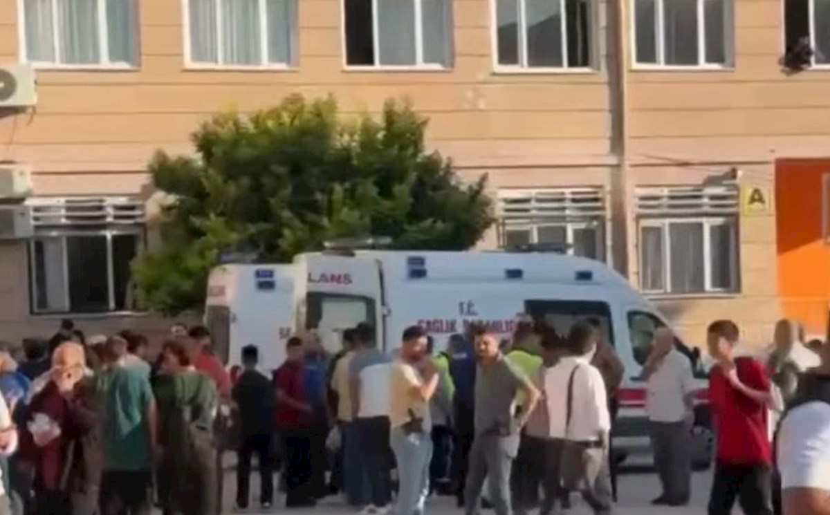 Məktəbdə atəş açan şəxsin valideynləri və babası saxlanıldı
