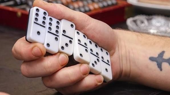 60 qəpikdən domino oynadılar, 3000 manat cərimələndilər