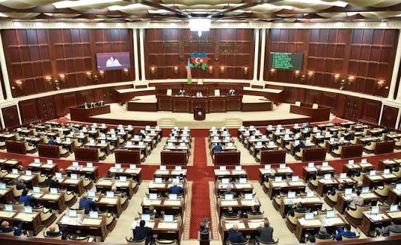 Deputatların pensiyası aylıq əlavə vəzifəyə görə müəyyən ediləcək