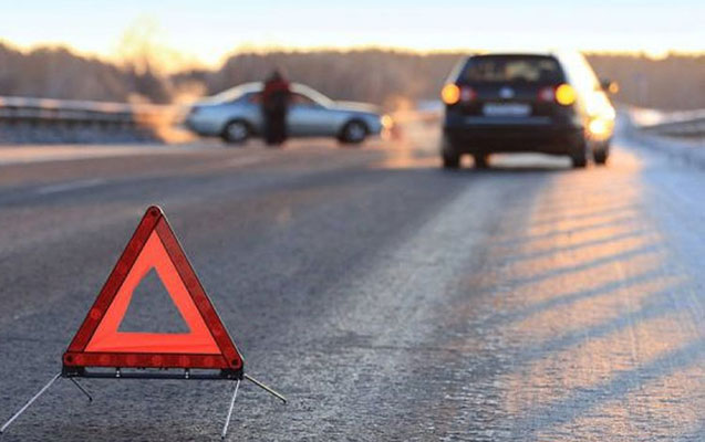 Yük avtomobili "Opel"lə toqquşdu və aşdı, yaralı var