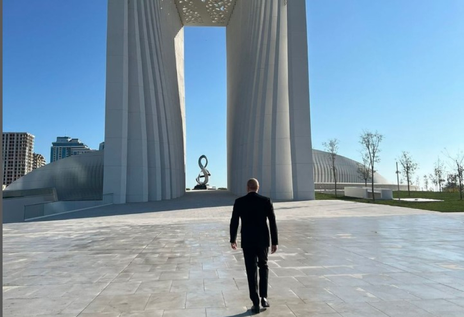 Prezident və xanımı Zəfər parkını ziyarət etdi 