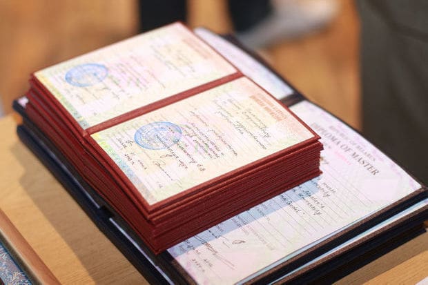 Ermənilərin atdığı mərmi evini yandırmışdı - Diplomunu itirən şəxsə qarşı 10 minlik DƏLƏDUZLUQ