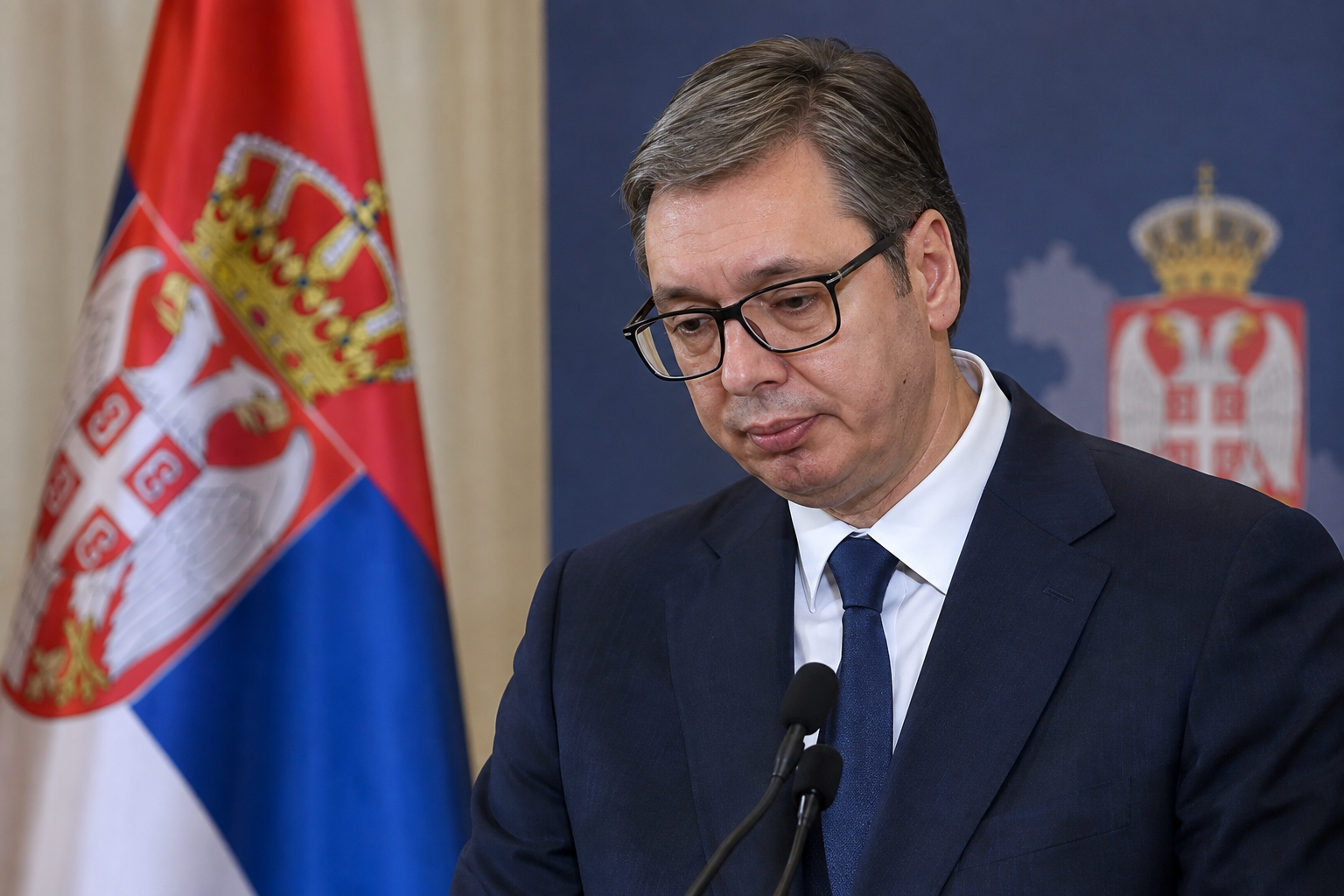 Vuçiç vəzifəsindən istefa verdi
