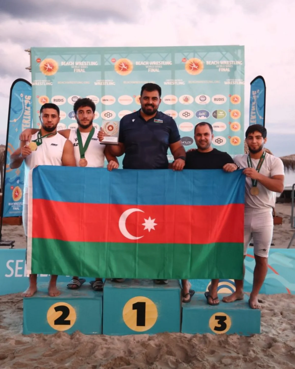 Azərbaycan millisi birinci olub
