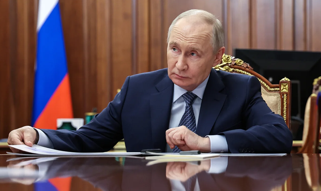 Putin Baş nazirin müavinini vəzifədən azad etdi 