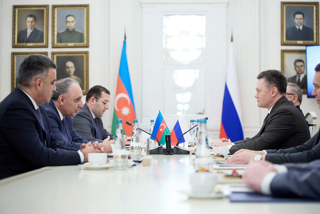 Kamran Əliyev Rusiya Ali Məhkəməsinin sədrini təltif etdi