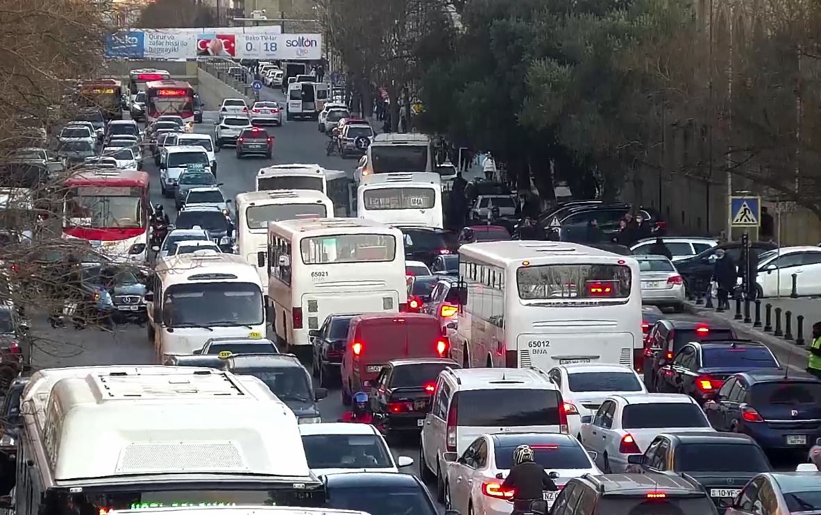 Bakının bəzi yollarında tıxac var