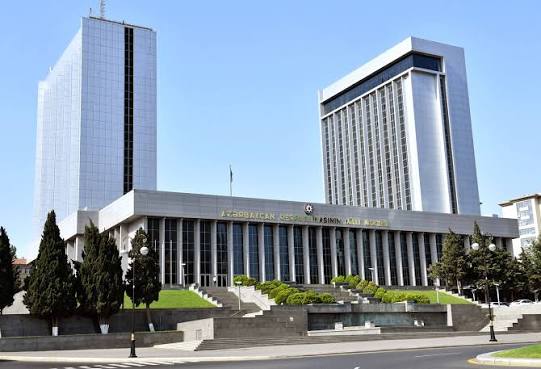 Parlamentin payız sessiyasında müzakirə olunacaq qanunlar - SİYAHI