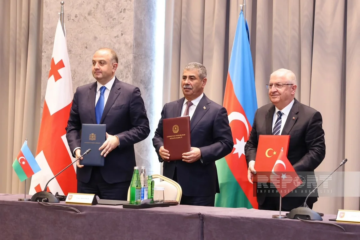 Şuşada müdafiə nazirlərinin üçtərəfli görüşü keçirilib