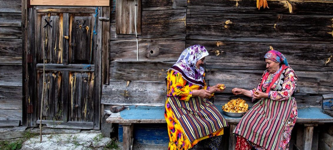Eyni mərtəbədə yaşayırlar, bir-birlərini tanımırlar - Qonşuluq niyə itir?
