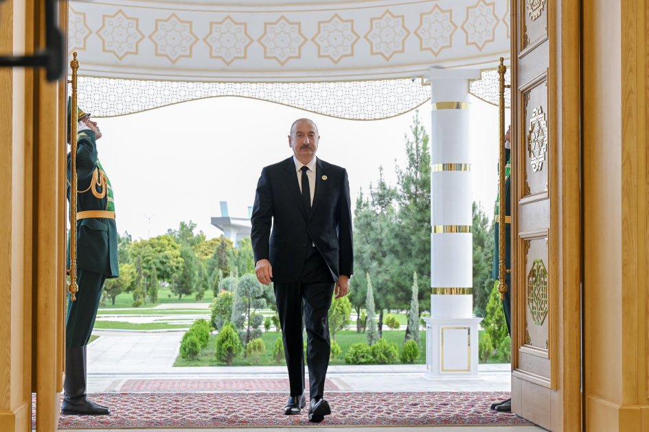 İlham Əliyev "Avaza" Kompleksinə gedib - FOTO