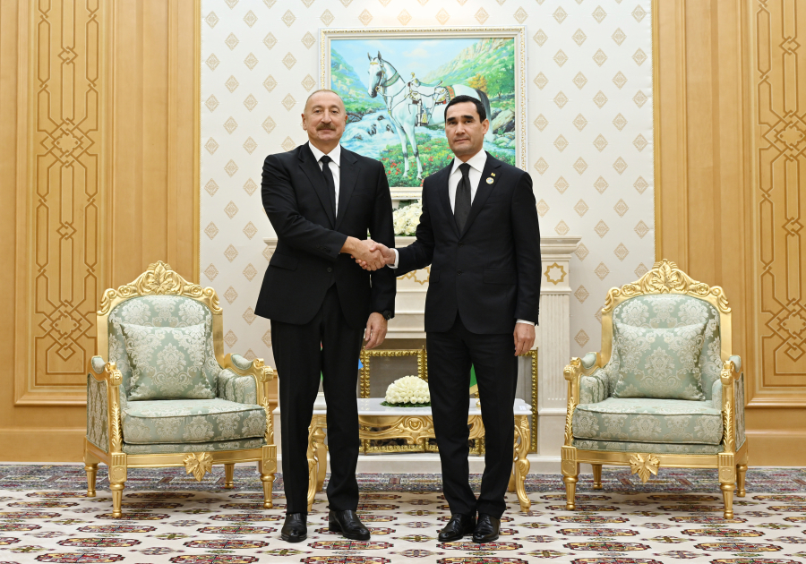 İlham Əliyev Türkmənistan Prezidenti ilə təkbətək görüşdü
