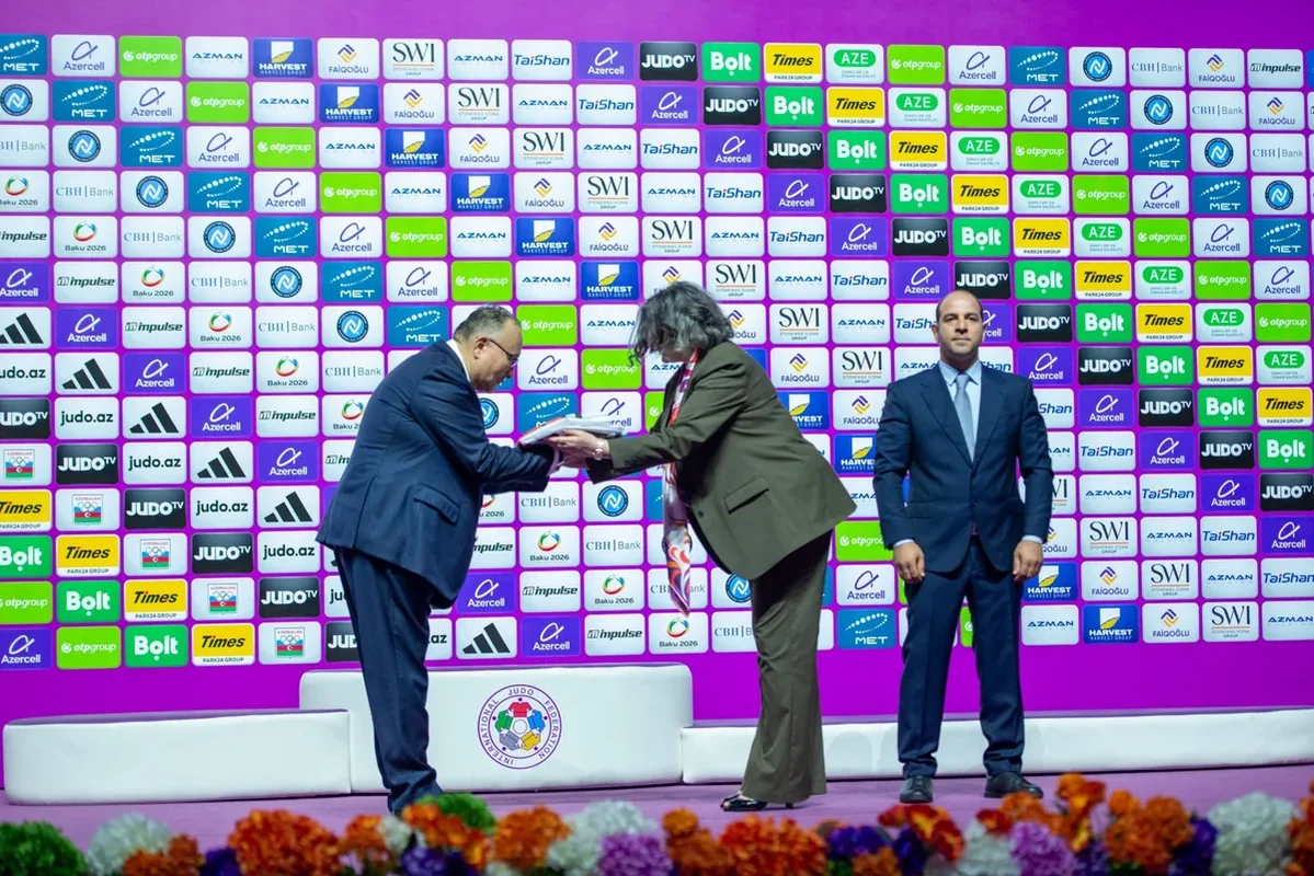 Dünya çempionatının bayrağı Qazaxıstana təhvil verilib 
