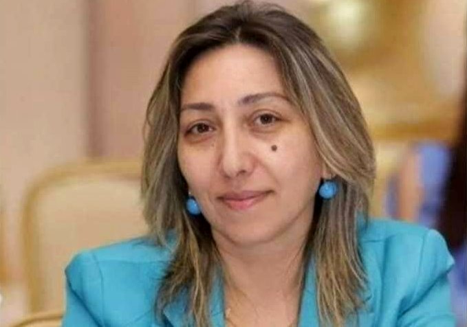 Direktor məktəb qaydalarını açıqladı: dar geyim, qısa ətək, zinət əşyaları, makiyaj olmaz!