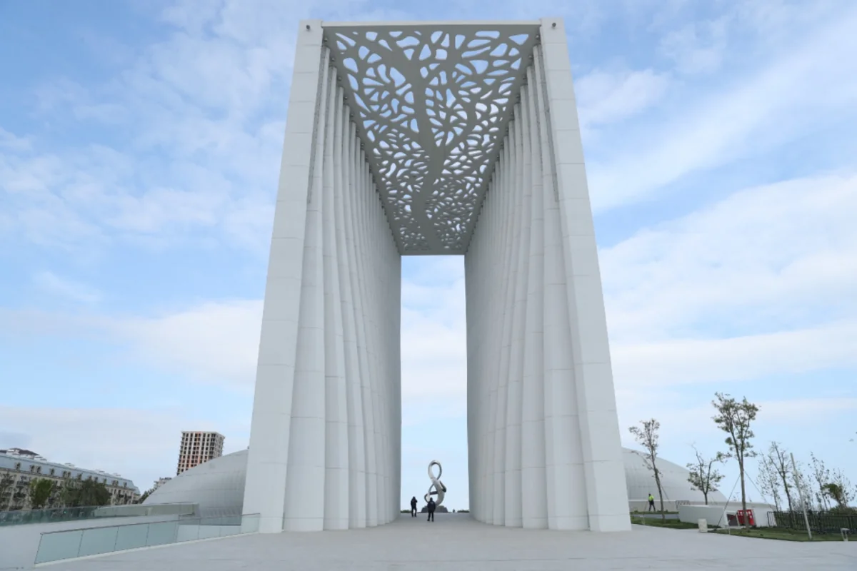 Kambocanın Baş naziri Zəfər parkını ziyarət edib