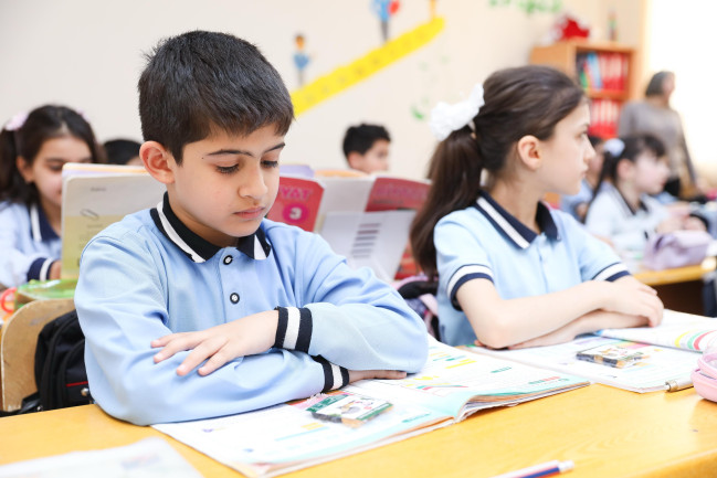 Məktəb uşağa öz taleyini özü seçməyi öyrətməlidir - Deputat