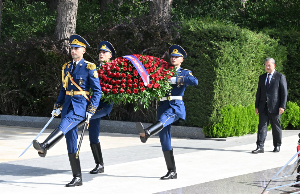 Kamboca Baş naziri Ümummilli liderin məzarını ziyarət edib - FOTO