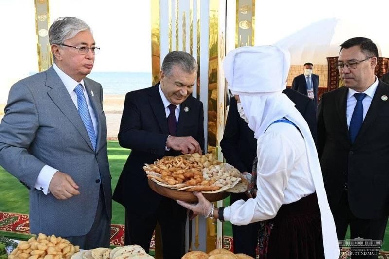 Steyk, quzu qabırğası, hinduşkalı plov... - MDB liderlərinə bu yeməklər verildi - FOTO