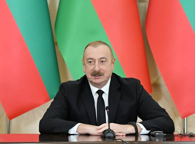 İlham Əliyev və Laos Prezidenti mətbuata bəyanat verirlər