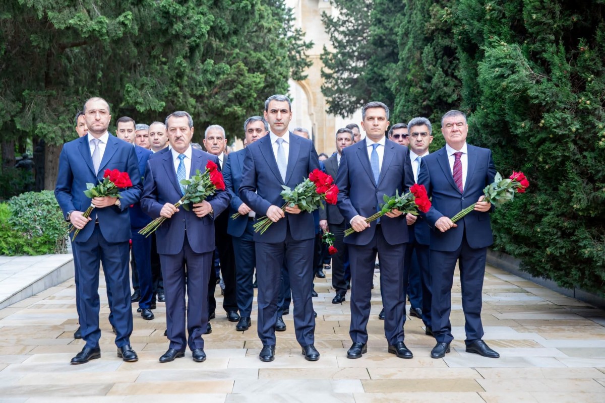 ADY kollektivi Fəxri xiyabanı ziyarət edib&nbsp;