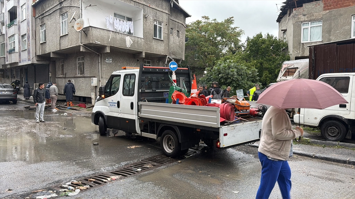 İstanbulda leysan: küçələr və yollar su altında qaldı, ölən var - YENİLƏNİB