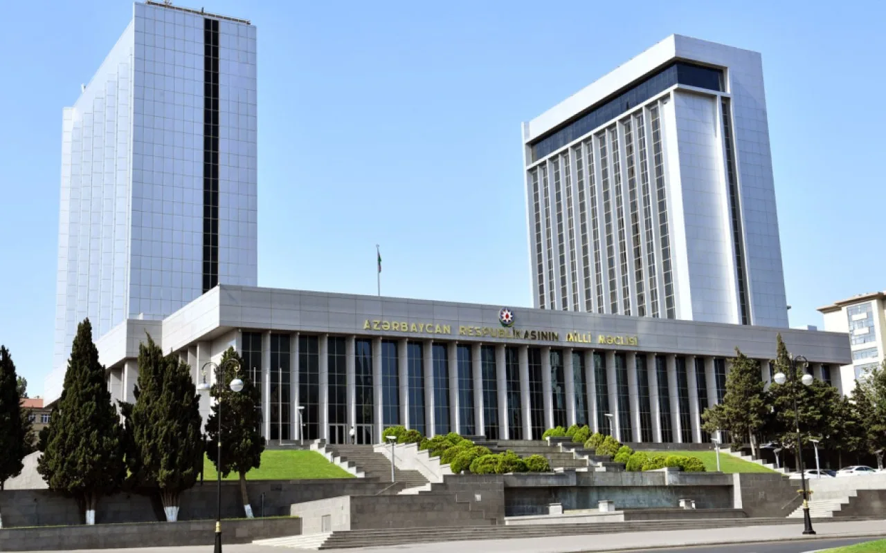 Milli Məclisin komissiyası Azərbaycana qarşı hibrid hücumlarla bağlı bəyanat verdi