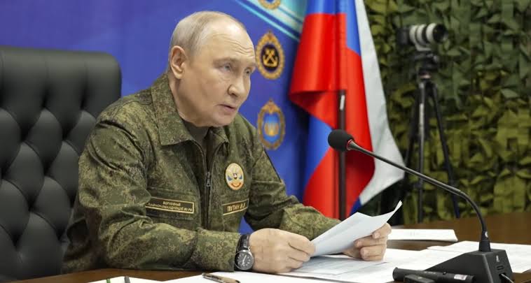Putin hərbi müşavirə keçirdi: