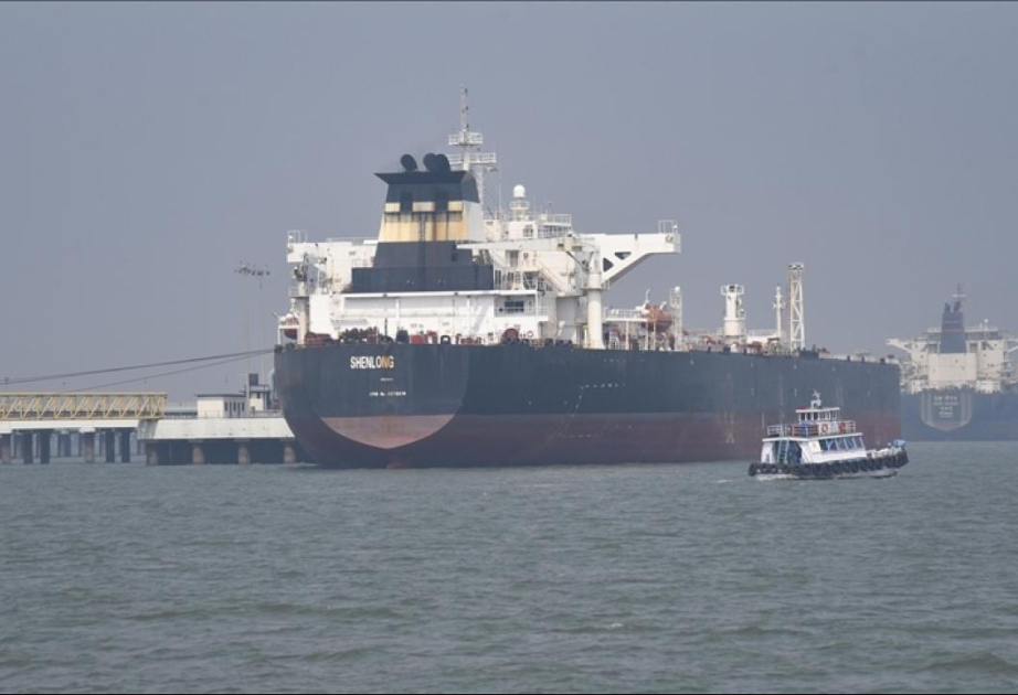Hörmüz boğazında daha bir tanker minaya düşüb