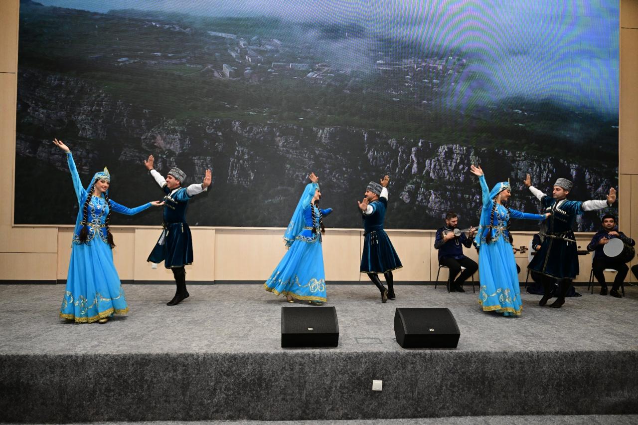 Füzuli Şəhəri Günü münasibətilə geniş konsert proqramı təqdim olunub