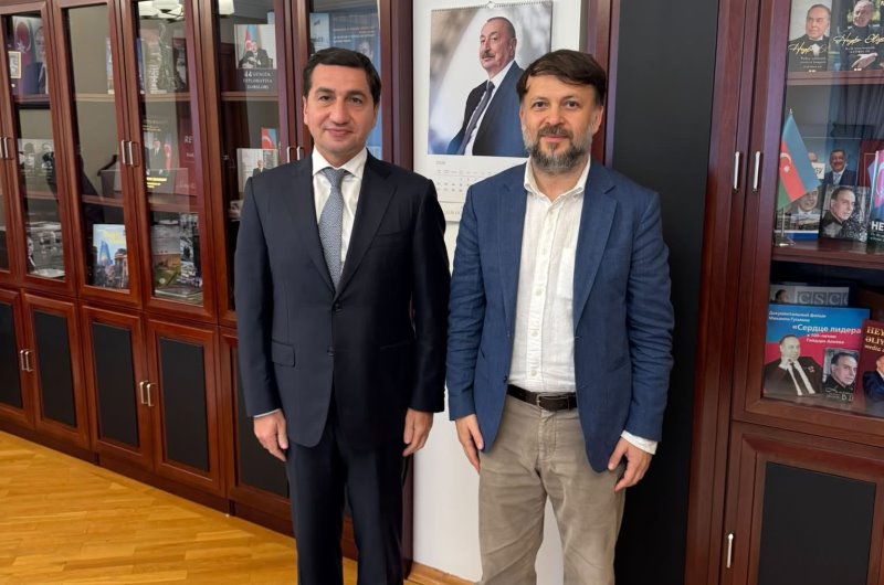 Hikmət Hacıyev Emin Millini qəbul edib
