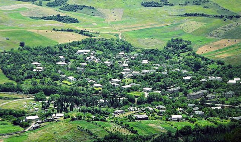 Tovuzun qarşısındakı erməni kəndi: 600 metr məsafə, 1183 sakin və hərbi postlar - FOTOLAR