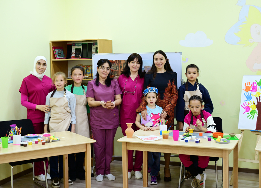 Leyla Əliyeva Səmərqənddə xüsusi qayğıya ehtiyacı olan uşaq mərkəzi ilə tanış olub