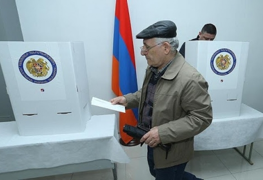 Ermənistan yeni Konstitusiya üçün növbədənkənar seçkiyə gedir