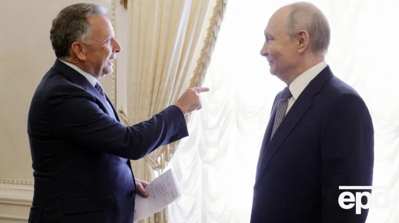 Uitkoffun Putinlə görüşdəki qeydləri kameralara düşüb