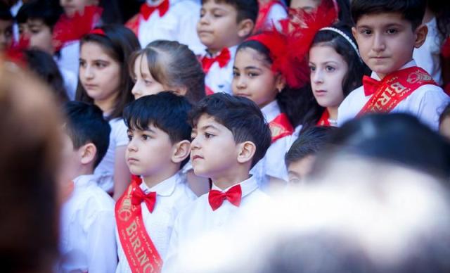 850 yerlik məktəbdə 2552 şagird oxuyur