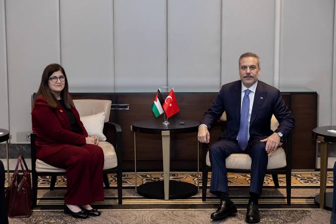 Hakan Fidan erməni nazirlə görüşdü